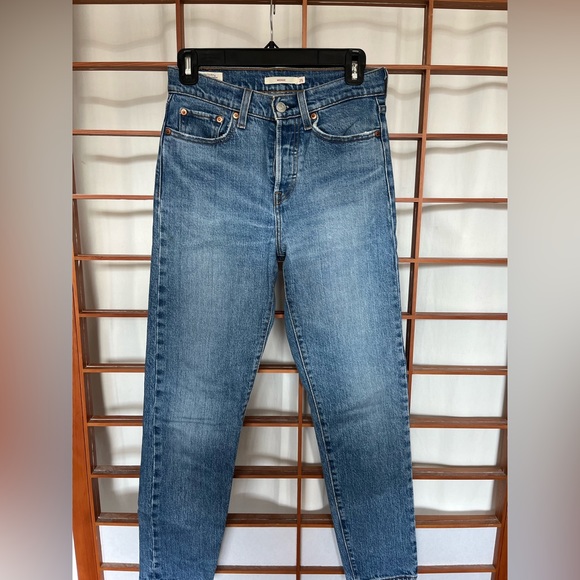 Levi’s wedgie, size 25, in these dreams - Picture 4 of 5